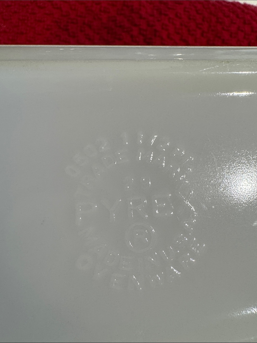 Pyrex milk glass Refrigerator Dish - Picture 5 of 6